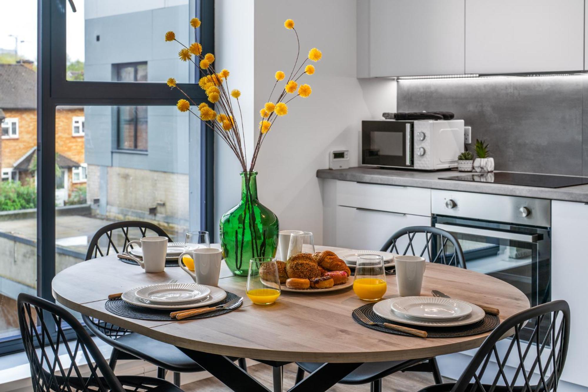 Potters Bar - Free Parking - Private Bathroom - Netflix - 4 Mins Walk To Station - 20 Mins Direct Trains To London Extérieur photo