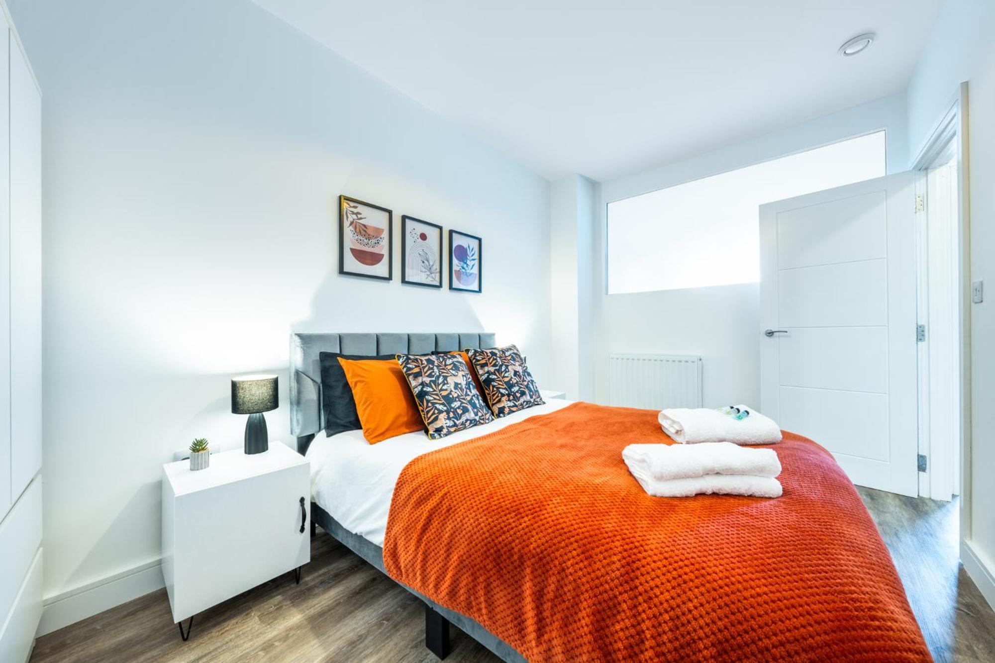 Potters Bar - Free Parking - Private Bathroom - Netflix - 4 Mins Walk To Station - 20 Mins Direct Trains To London Extérieur photo