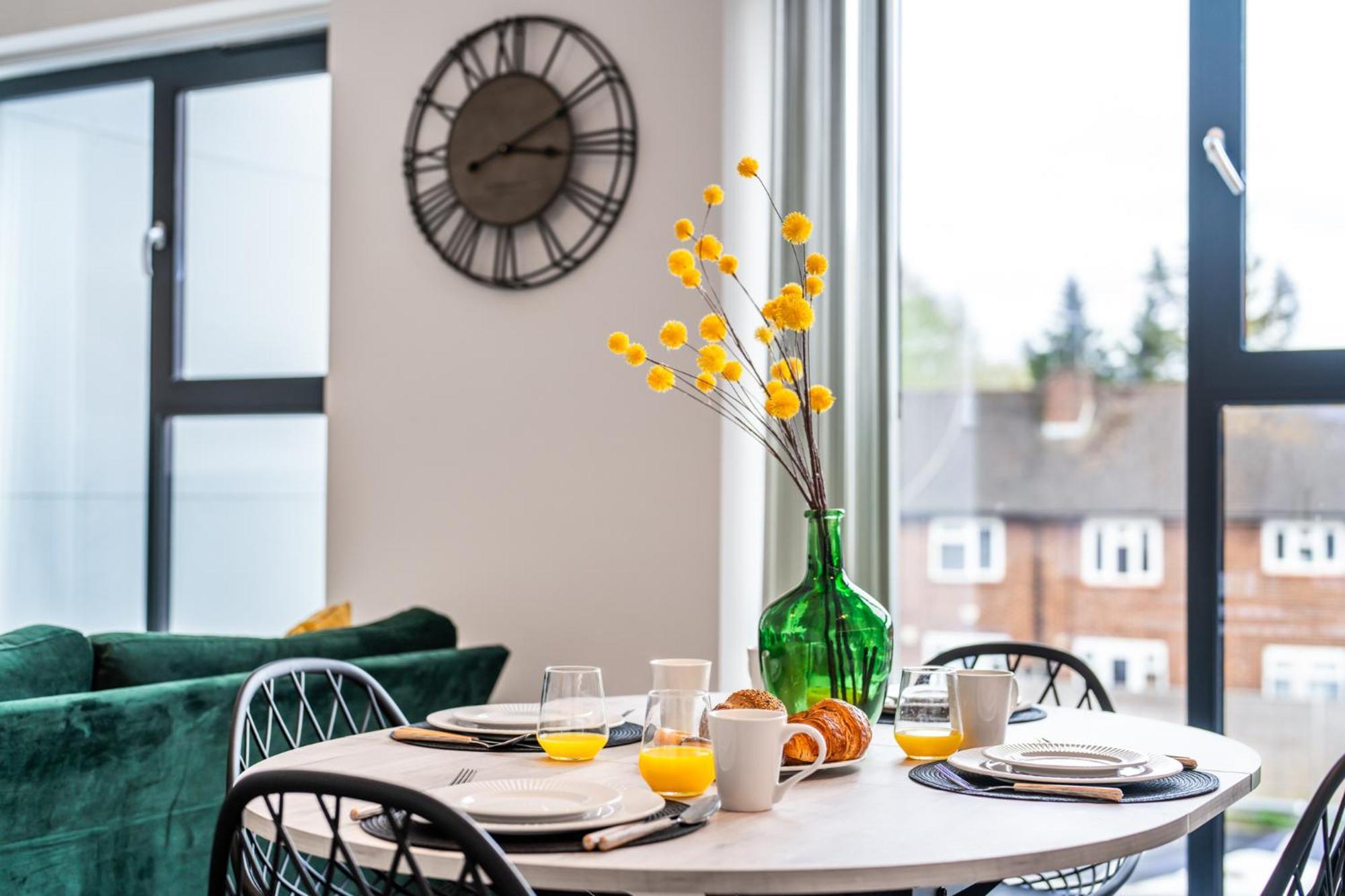 Potters Bar - Free Parking - Private Bathroom - Netflix - 4 Mins Walk To Station - 20 Mins Direct Trains To London Extérieur photo